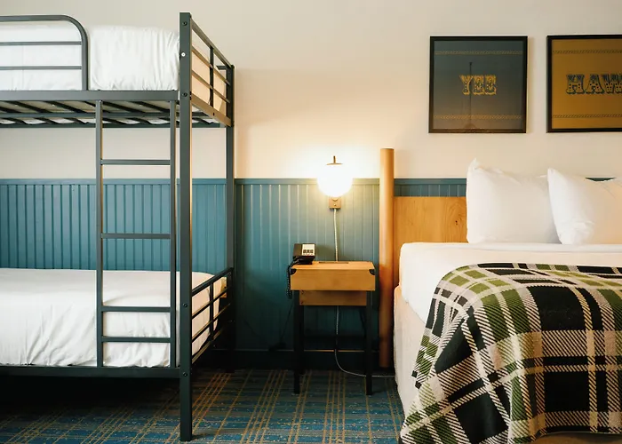 Hotel High Country 2*